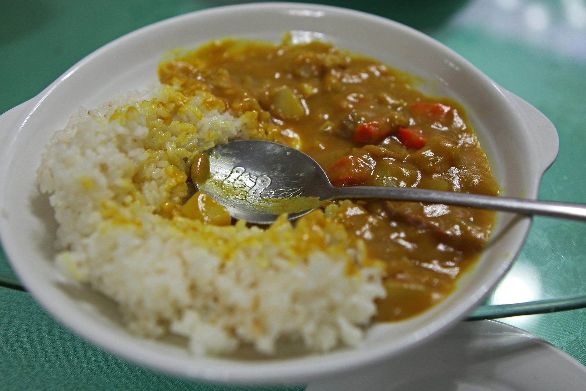 pollo al curry con riso thai
