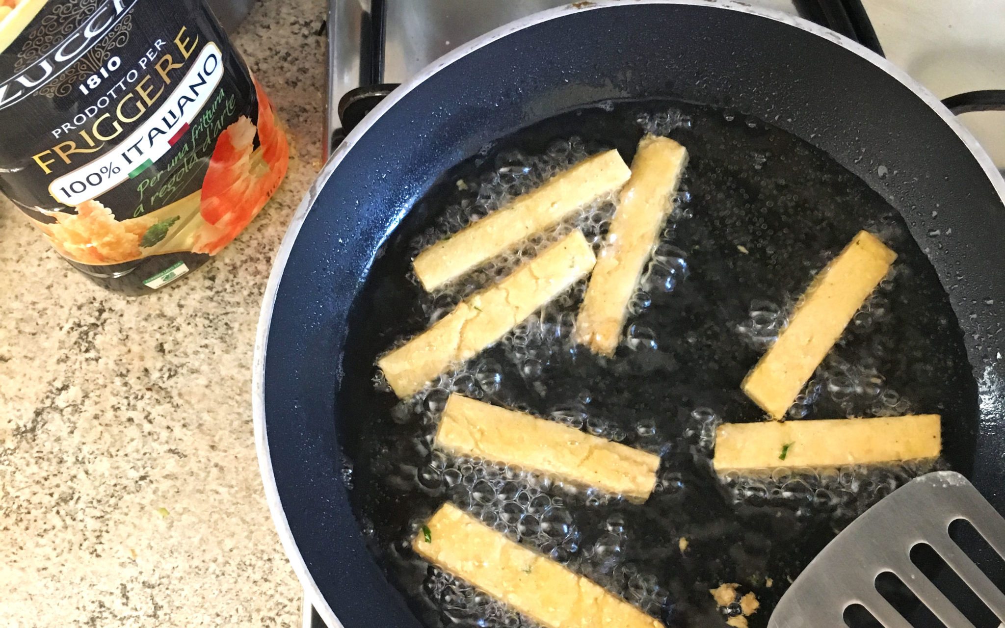 panelle fritte con olio zucchi