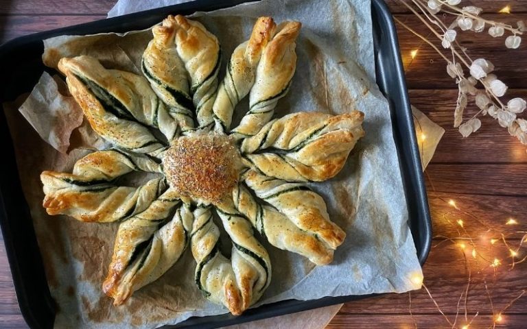 Stella di Natale salata con pasta sfoglia - Spadelliamo